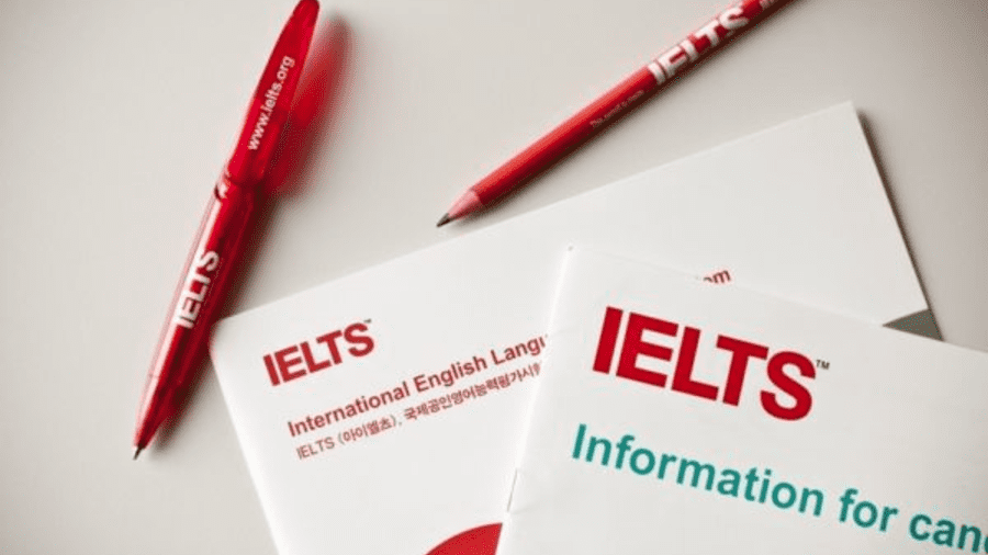 Top 10 sách IELTS Writing nên có trong tủ sách của bạn!
